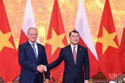 [Ảnh] Thủ tướng Lê Minh Hưng chủ trì lễ đón, hội đàm với Thủ tướng Cộng hòa Ba Lan Donald Tusk
