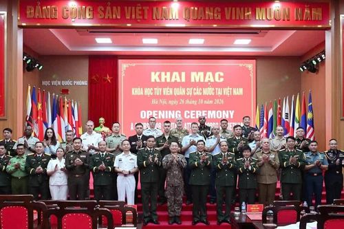 Khai mạc khóa học tùy viên quân sự các nước tại Việt Nam