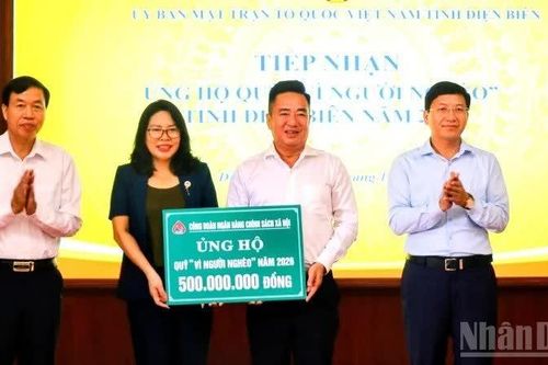 Công đoàn Ngân hàng Chính sách-Xã hội Việt Nam ủng hộ Quỹ 'Vì người nghèo' tỉnh Điện Biên 500 triệu đồng