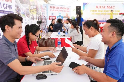 Hơn 10.000 vị trí việc làm tại Phiên giao dịch việc làm xã Tam Xuân