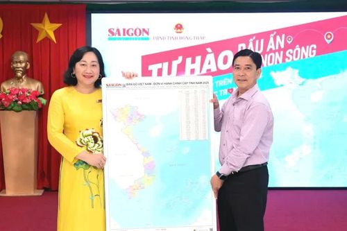 Báo SGGP trao tặng bản đồ Việt Nam đến tỉnh Đồng Tháp