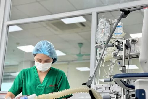 Nam thanh niên sốc sốt xuất huyết, cảnh báo nguy cơ chuyển nặng khi giảm sốt