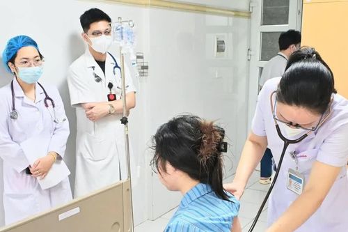 Ho kéo dài 3 năm, bác sĩ phát hiện dị vật nằm sâu trong phế quản trẻ 13 tuổi
