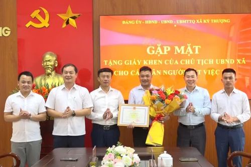 Khen thưởng người đàn ông ở Hà Tĩnh dũng cảm cứu nam thanh niên đuối nước