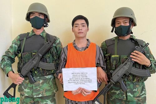 Tiếp nhận công dân, phát hiện một đối tượng truy nã