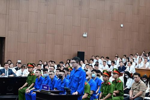 Xét xử Mr Pips, Shark Bình: Hơn 1.000 người tham gia, thủ tục phiên tòa kéo dài 1 ngày