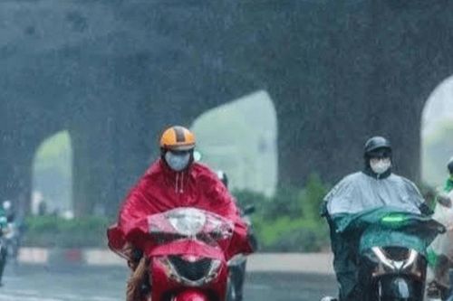 Cảnh báo thời tiết: Hà Nội dông lốc, Tuyên Quang nguy cơ lũ quét
