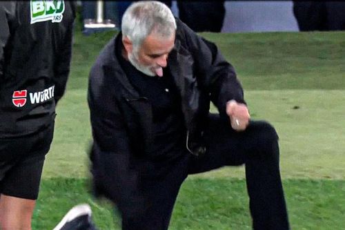 Mourinho ăn mừng phong cách khi Real Madrid hạ Barca