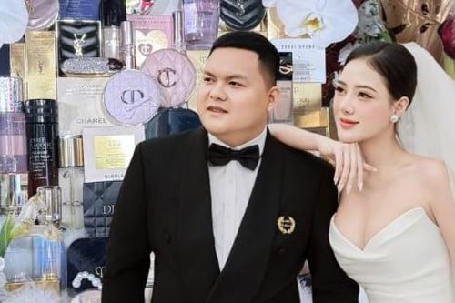 Nhận tráp ăn hỏi toàn hàng hiệu, cô dâu Thanh Hóa gây tò mò về nhan sắc