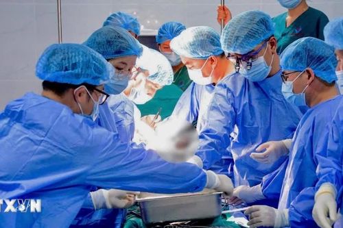 Bệnh viện Trung ương Huế lập kỷ lục bảo quản thận ghép xuyên Việt trong 18 giờ