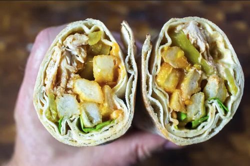 Chiếc bánh mì gà 13 USD 'hot trend' phản ánh khoảng cách giàu nghèo ở Liban
