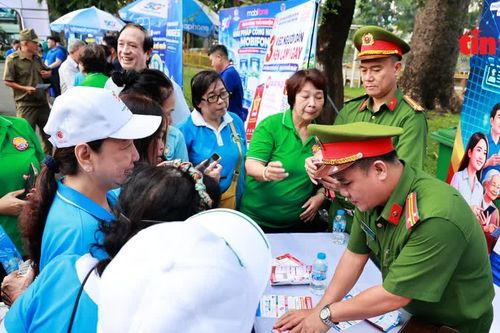 Đưa Nghị quyết 57 vào cuộc sống - Bài cuối: Giúp người dân làm chủ tiện ích số