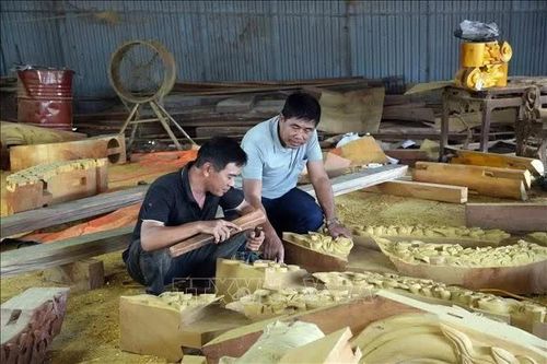 Người 'giữ hồn' nhà gỗ truyền thống