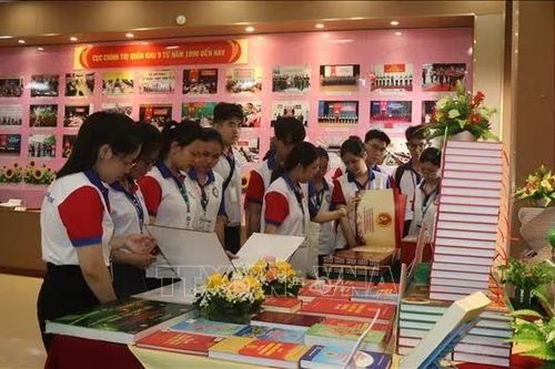 Từ mạch nguồn di sản đến giáo dục truyền thống