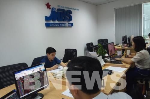 Cổ phiếu đáng chú ý ngày 26/10: STB, ACB, VSC