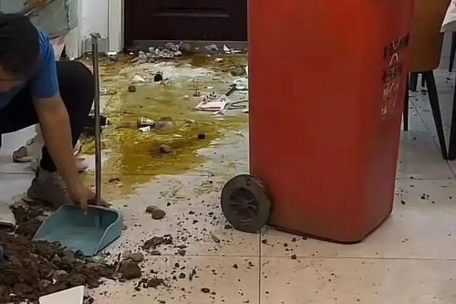 Tái hôn vì con gái, cặp vợ chồng đối diện sự thật đáng buồn sau 3 tháng
