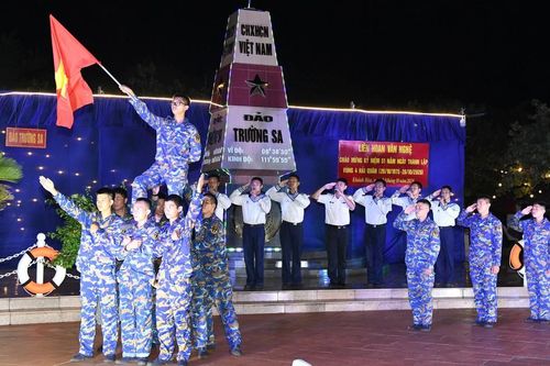 Tự hào truyền thống anh hùng của các thế hệ cán bộ, chiến sĩ Hải quân