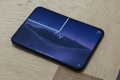 iPhone Duo bị tố nứt màn hình sau vài giờ sử dụng, nghi vấn lỗi bản lề