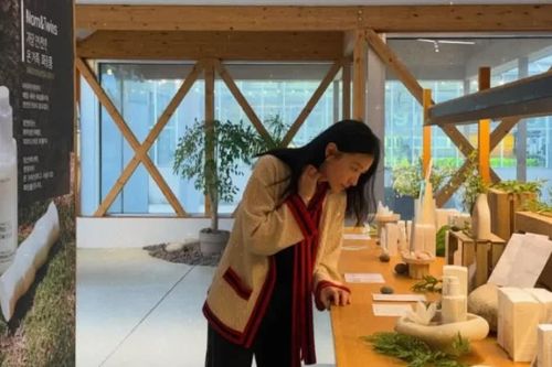 Lee Young Ae khoe nhan sắc trẻ trung trong loạt ảnh đời thường