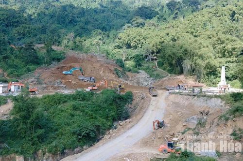 Trung Lý giải phóng mặt bằng phục vụ dự án trường nội trú liên cấp