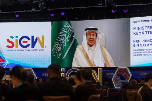 Sau cú sốc Hormuz, Saudi Arabia đưa dầu đến Singapore dự trữ.