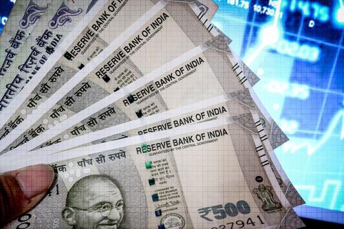 Ấn Độ chi khoảng 90 tỷ USD để kìm đà mất giá của đồng rupee