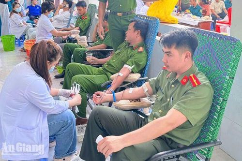 Phường Tô Châu tiếp nhận trên 100 đơn vị máu