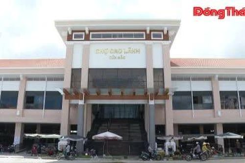 Tiểu thương chợ Cao Lãnh bắt đầu chuyển sang chợ mới