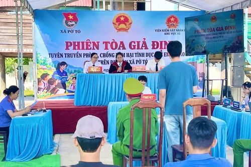 Tuyên truyền phòng, chống xâm hại trẻ em và tảo hôn qua phiên tòa giả định tại xã Pờ Tó