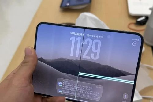 iPhone Duo bị phàn nàn: Màn hình nứt, bản lề kẹt, phần mềm chưa tối ưu
