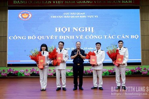 Chi cục Hải quan khu vực VI công bố các quyết định về công tác cán bộ