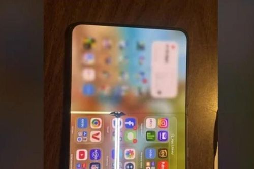 iPhone Duo gặp sự cố nứt màn hình gập sau 3 giờ mở hộp cùng rủi ro chi phí sửa chữa đắt đỏ