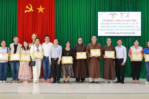 Chùa Diệu Pháp (TP.HCM) khánh thành 4 cây cầu dân sinh và bàn giao 2 nhà tình thương tại tỉnh Vĩnh Long
