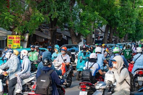 Hà Nội đề xuất hỗ trợ tiền cho hộ nghèo đổi xe xăng sang xe xanh
