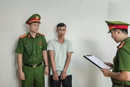 Giả danh Phó Giám đốc, dựng chuyện mắc ung thư để lừa tiền