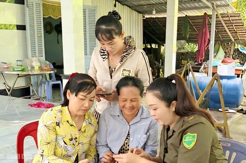 Công an TP Cần thơ đưa kỹ năng số đến từng gia đình