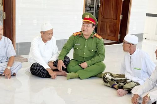 Phát huy hiệu quả mô hình 'Xóm Chăm không tội phạm' ở xã vùng biên