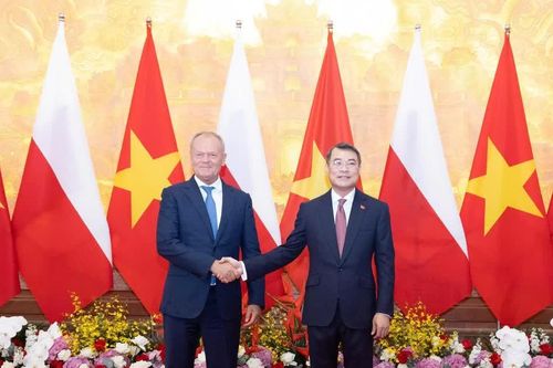 Thủ tướng Lê Minh Hưng chủ trì lễ đón trọng thể Thủ tướng Ba Lan Donald Tusk