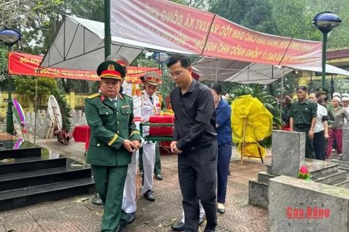 Truy điệu và an táng hài cốt liệt sĩ Hoàng Văn Thòn tại Nghĩa trang Liệt sĩ Đông Khê