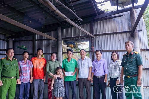 Đất Mới kịp thời hỗ trợ hộ dân bị thiệt hại nhà do cháy