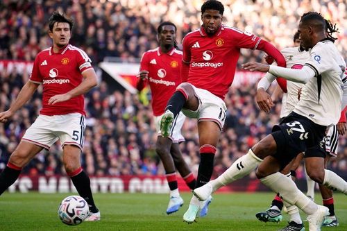 Man Utd họp khẩn sa thải Carrick: Eddie Howe bất ngờ dẫn đầu danh sách thế chỗ?