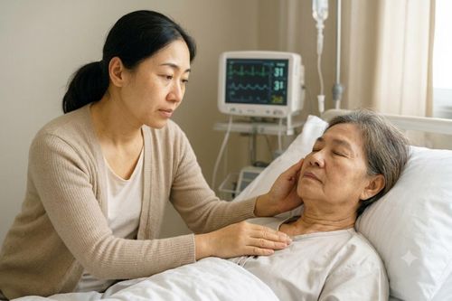 Mẹ mắc ung thư, con gái sút 7kg, phải đi khám tâm thần