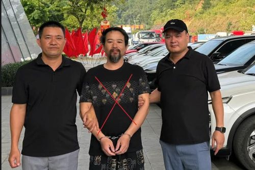 Trốn truy nã 15 năm ở Trung Quốc, người đàn ông bị bắt khi vừa về Việt Nam