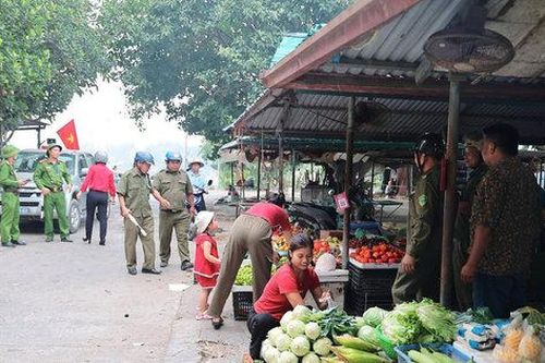 Xã Ứng Thiên: Quyết liệt ra quân giải toả chợ cóc, chợ tạm
