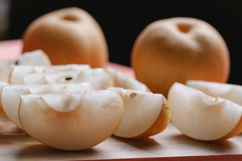 Cách ăn lê vào mùa thu hỗ trợ giảm khô da