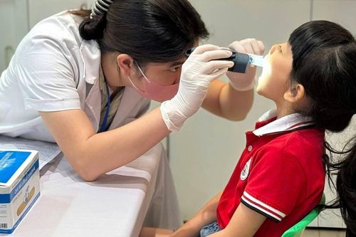 Định mức mới về nhân viên y tế trong trường học