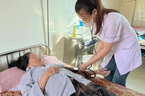 Ngày điều dưỡng Việt Nam 26/10: 'Thầm lặng cống hiến, tận tụy vì người bệnh'