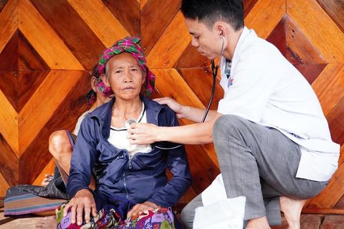 Y tế xã vùng biên vượt khó triển khai khám sàng lọc cho dân bản