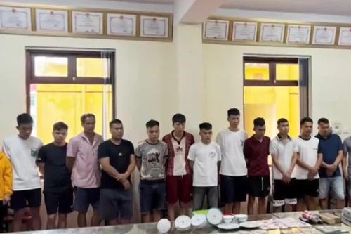 Khám xét khẩn cấp nơi ở của kẻ cầm đầu xới bạc, phát hiện súng
