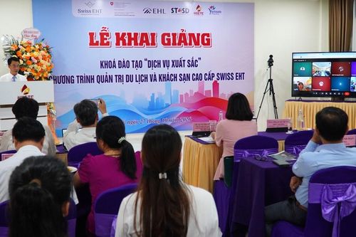 Khai giảng khóa đào tạo 'Dịch vụ xuất sắc' theo tiêu chuẩn Thụy Sĩ